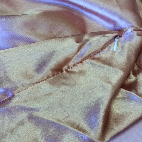 FINAL SALE PRICE Satiny Hairstyle Saver & 2 White Cloth Napkins - Picture 3 of 3